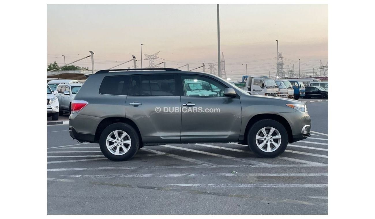 Toyota Highlander “Offer”2013 Toyota Highlander 3.5L V6 4x4 AWD Electric Seats + Rear CAM - - UAE PASS