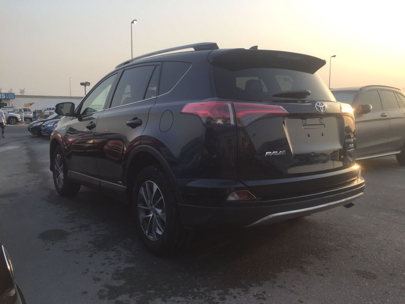 Toyota RAV4 TOYOTA RAV4 HYBRID  4X4 XLE