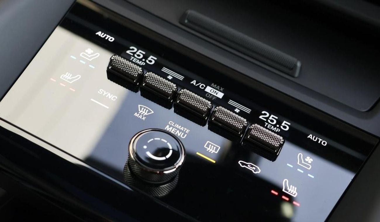 بورش ماكان Electric Estate 470kW Turbo RIGHT HAND DRIVE