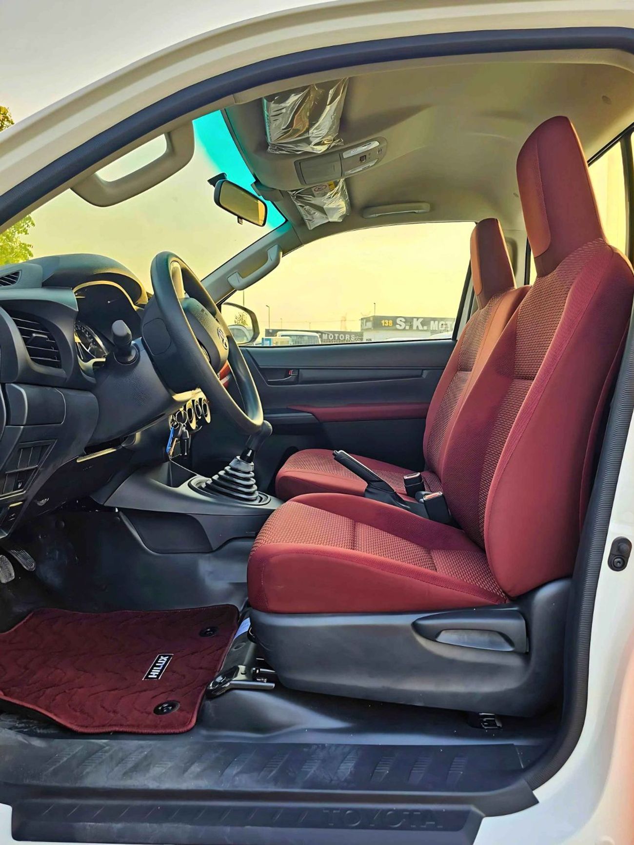 Toyota Hilux GLG NARROW BODY/  SINGLE BODY / M/T / 2.7L V4 PETROL / PLASTIC BUMPER / POWER WINDOWS (CODE # GLG)