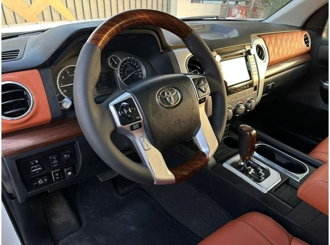 Toyota Tundra Crewmax 1974 Edition 5.7L