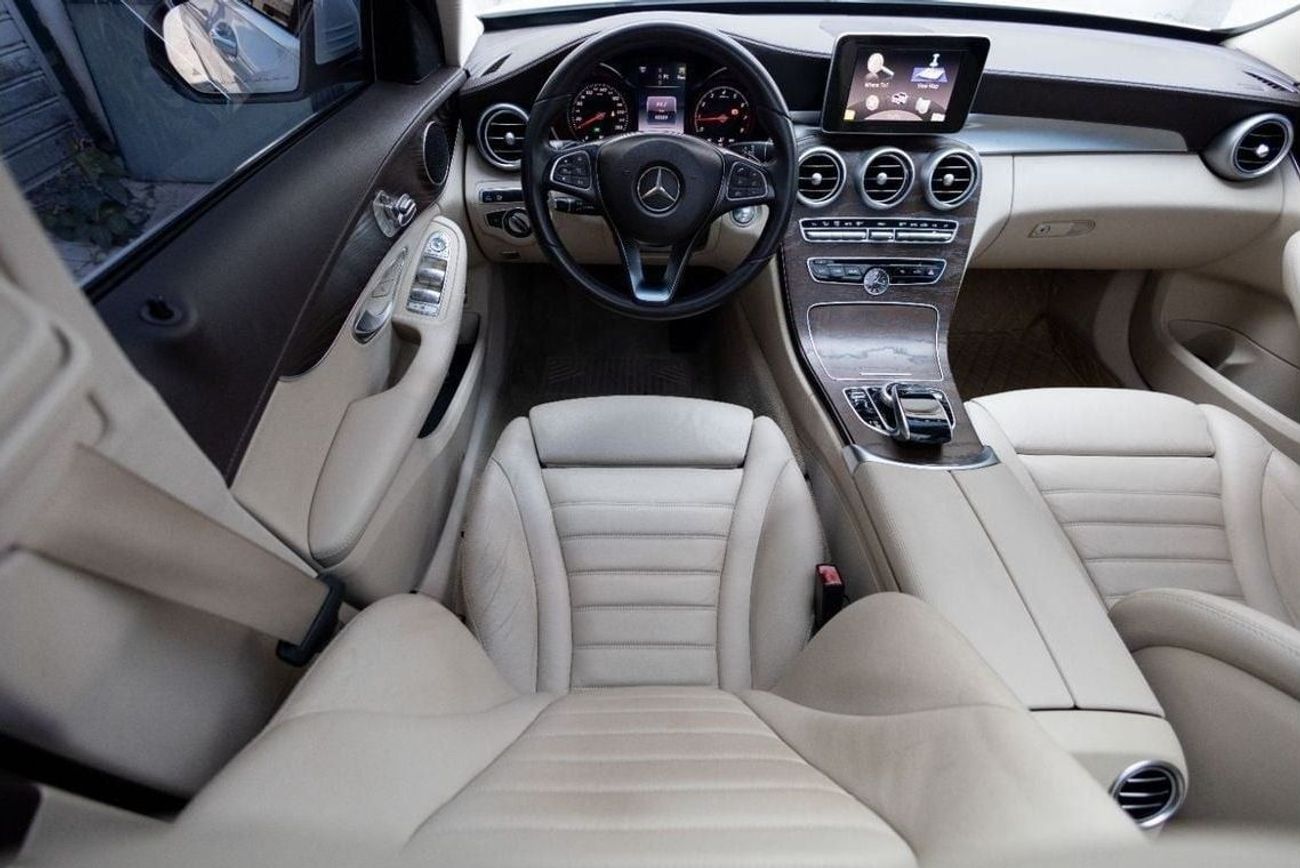 Mercedes-Benz C 200 Mercedes-Benz C200 AMG Pack 2017 GCC under Warranty with Flexible Down-Payment.