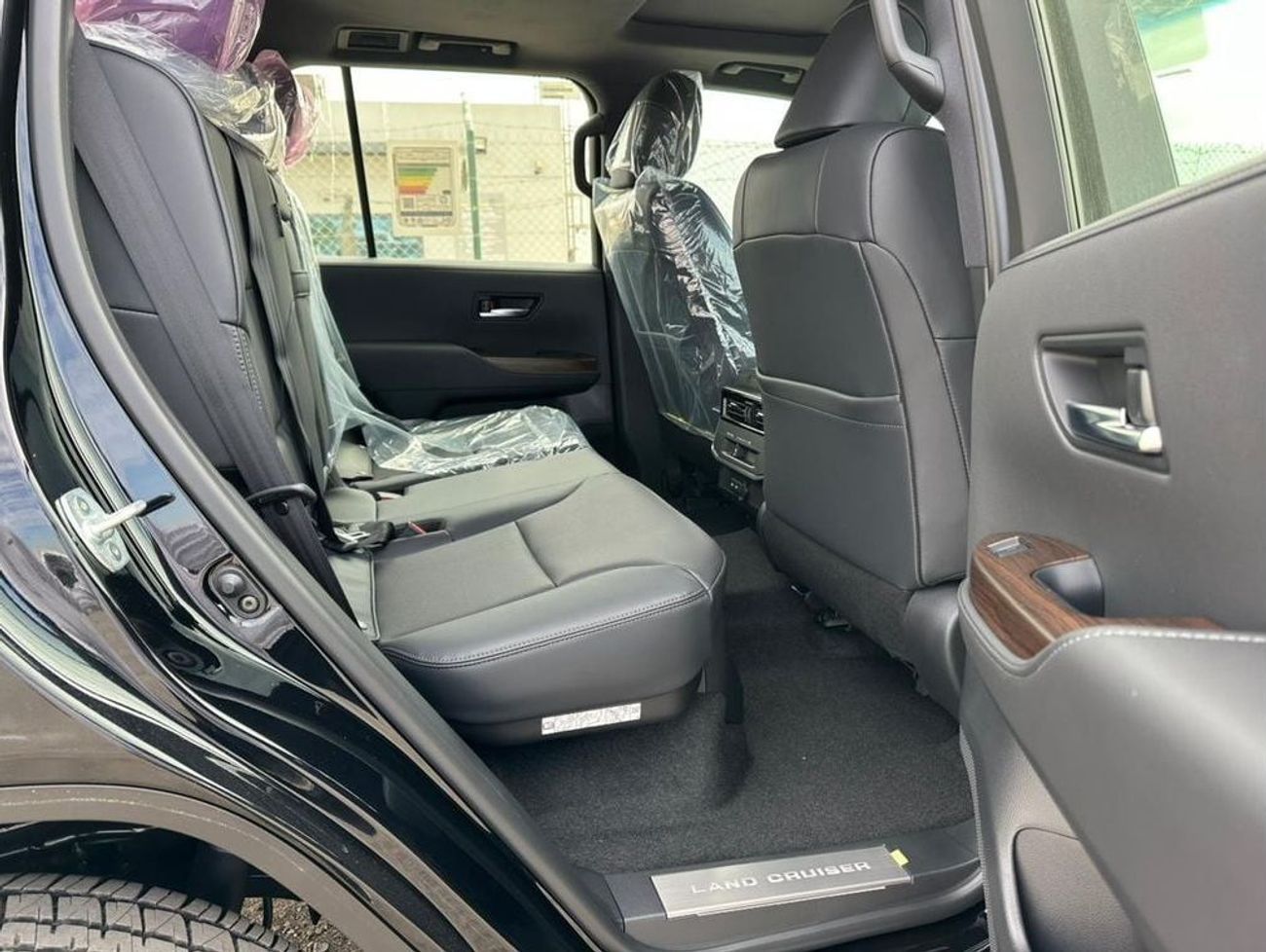 Toyota Land Cruiser 2025 Toyota Land Cruiser GXR 4.0L AT Petrol (Mid Option)