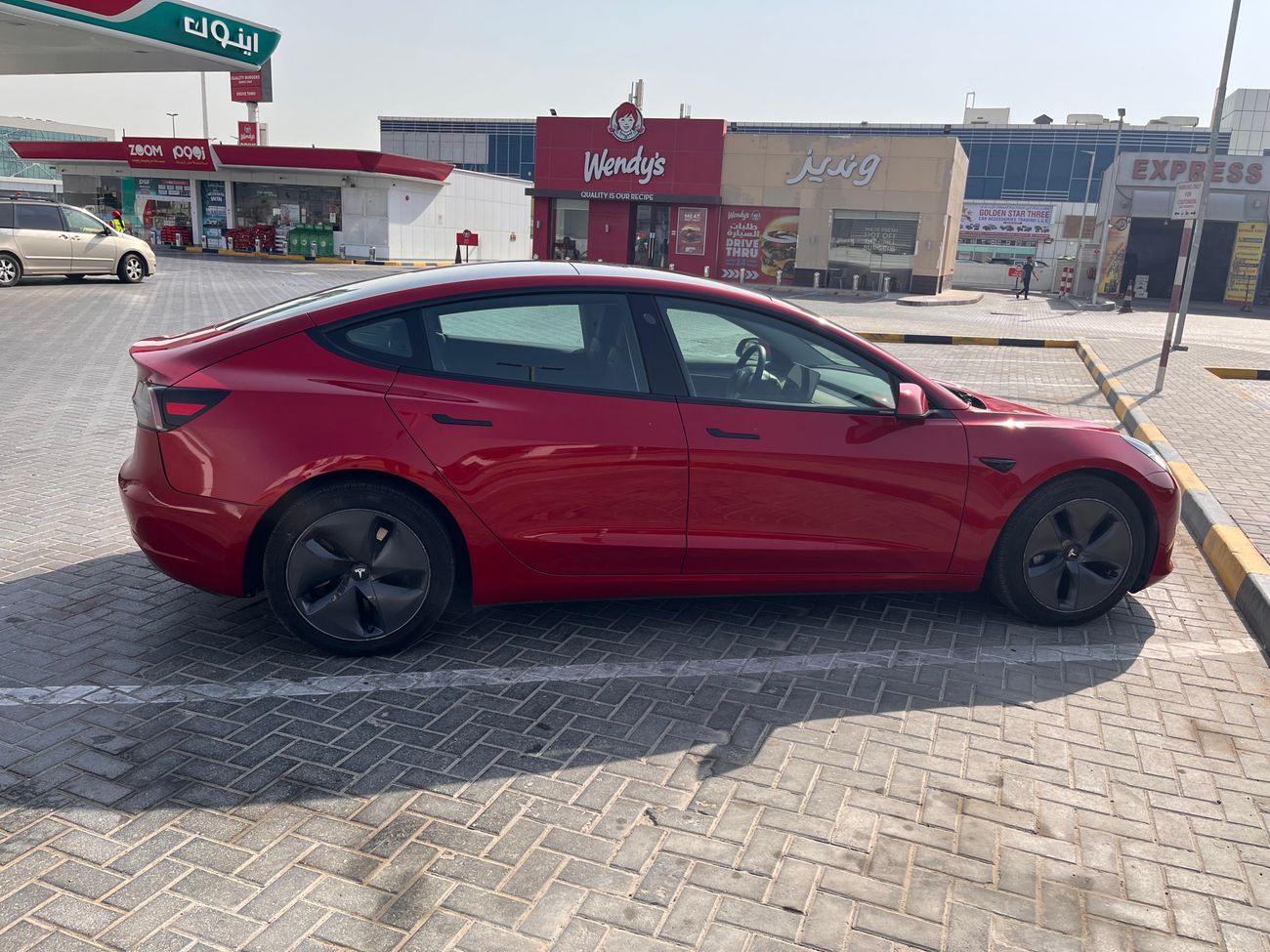 تسلا موديل 3