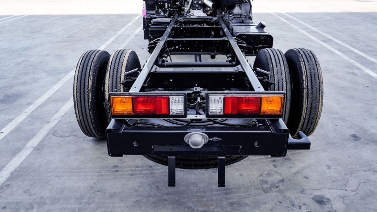 Mitsubishi Canter Van 4x2 4.2l 4CLY CHASSIS