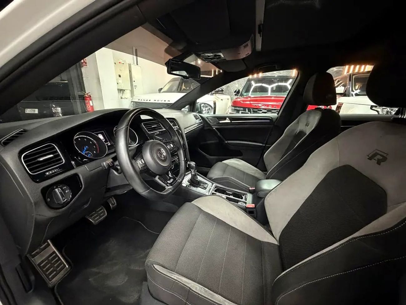 فولكس واجن جولف ار Vw R | 1 Owner | Original Paint | GCC Specs | No Accidents