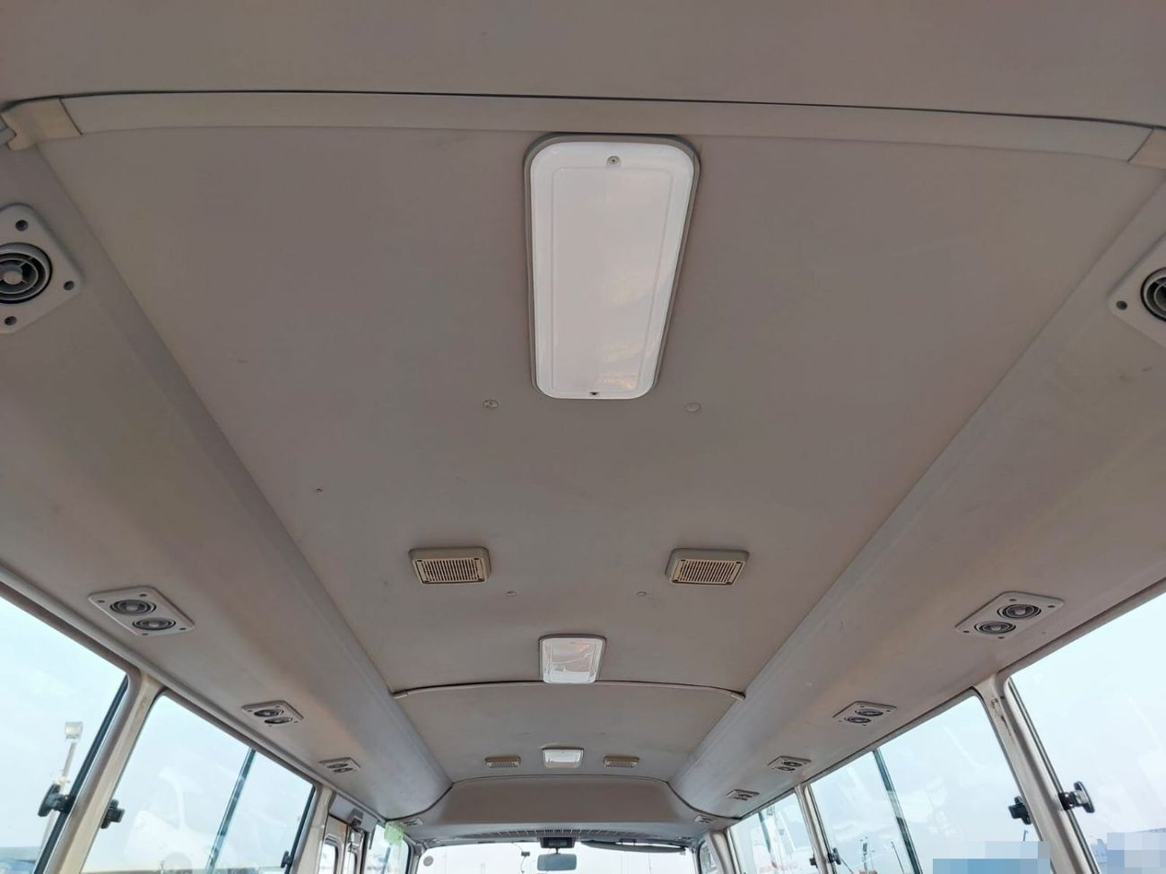 تويوتا كوستر TOYOTA COASTER BUS RHD 2006 MODEL 4.0 L DIESEL AUTOMATIC(PM50981)