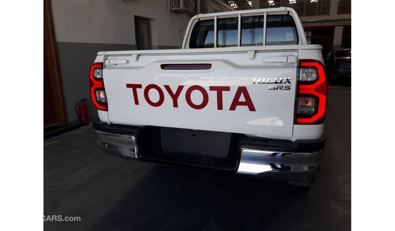 Toyota Hilux 2.4 L , Diesel , Manual , Rear AC