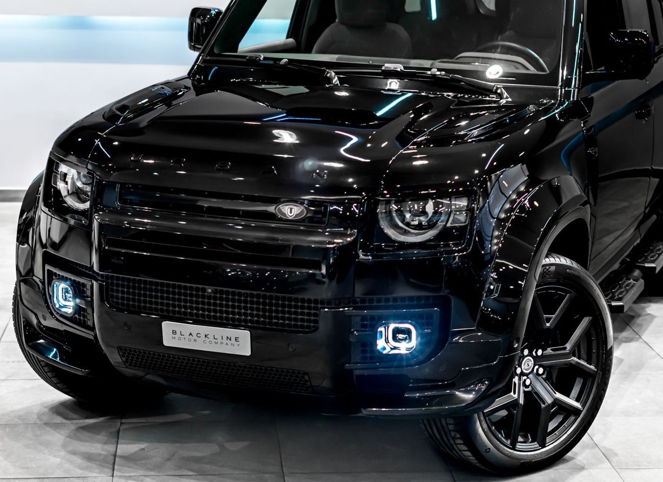 Land Rover Defender 2023 URBAN Land Rover Defender P400 HSE, Warranty Valid, Service Contract Valid, Low KMs, GCC