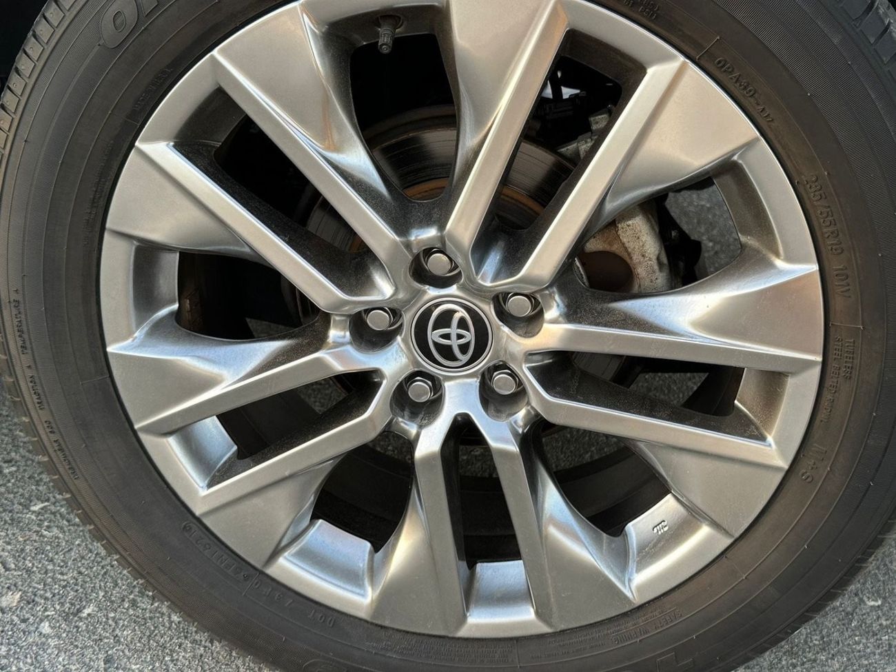 تويوتا راف ٤ XLE