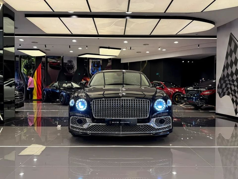 Bentley Flying Spur V8 Japanese Specs - Low Mileage Pristine Condition 2022
