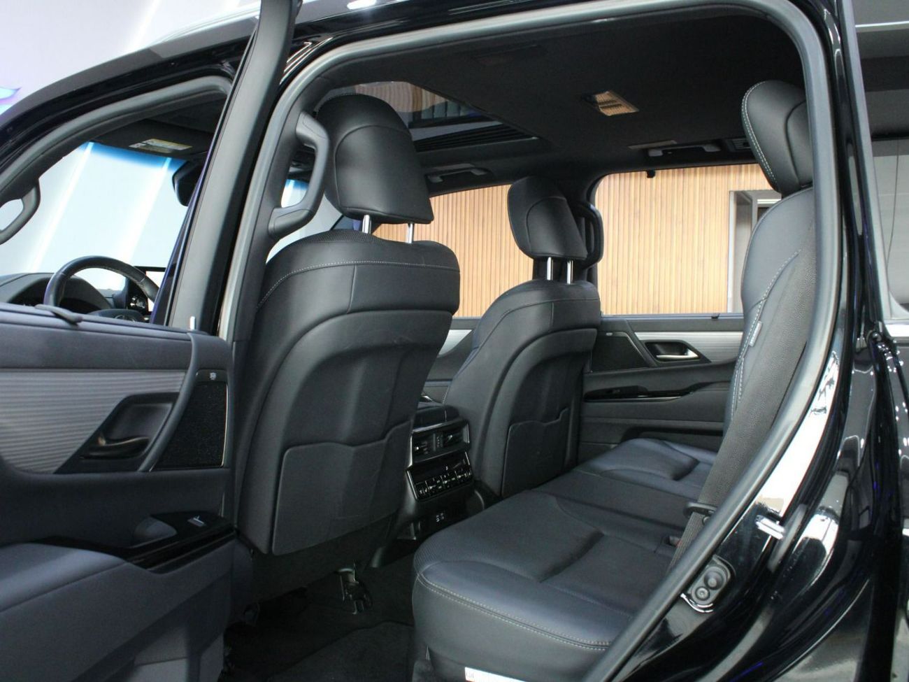 لكزس LX 600 F-Sport