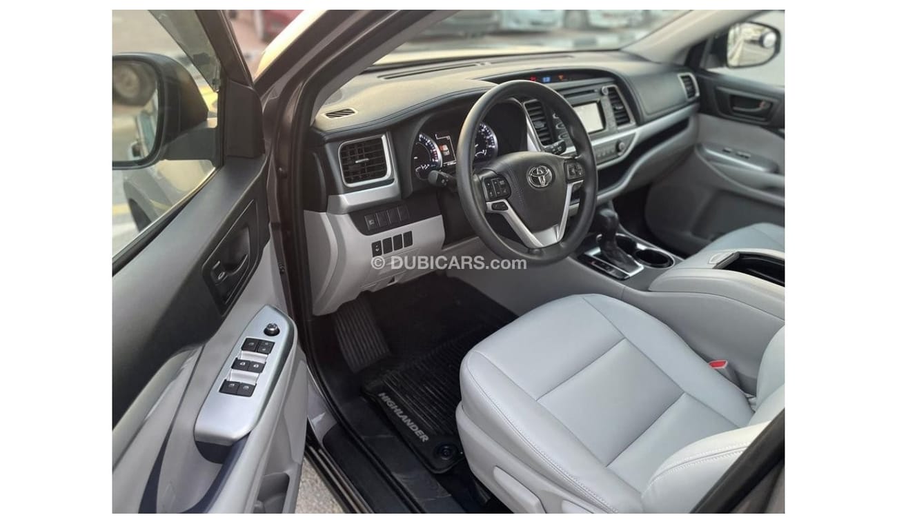 Toyota Highlander 2019 Toyota Highlander LE AWD 4X4 V6 3.5L MidOption+