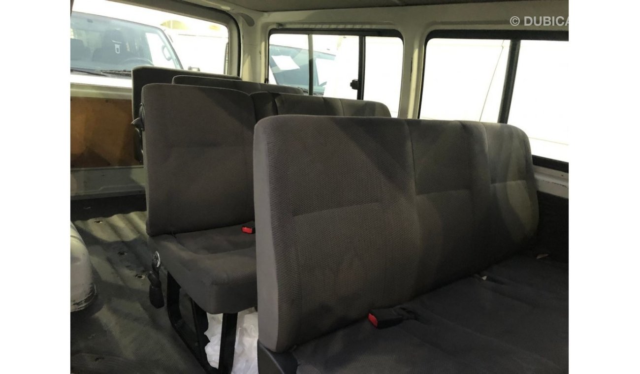 تويوتا هاياس Toyota Hiace bus 13 str,model:2013.Excellent condition