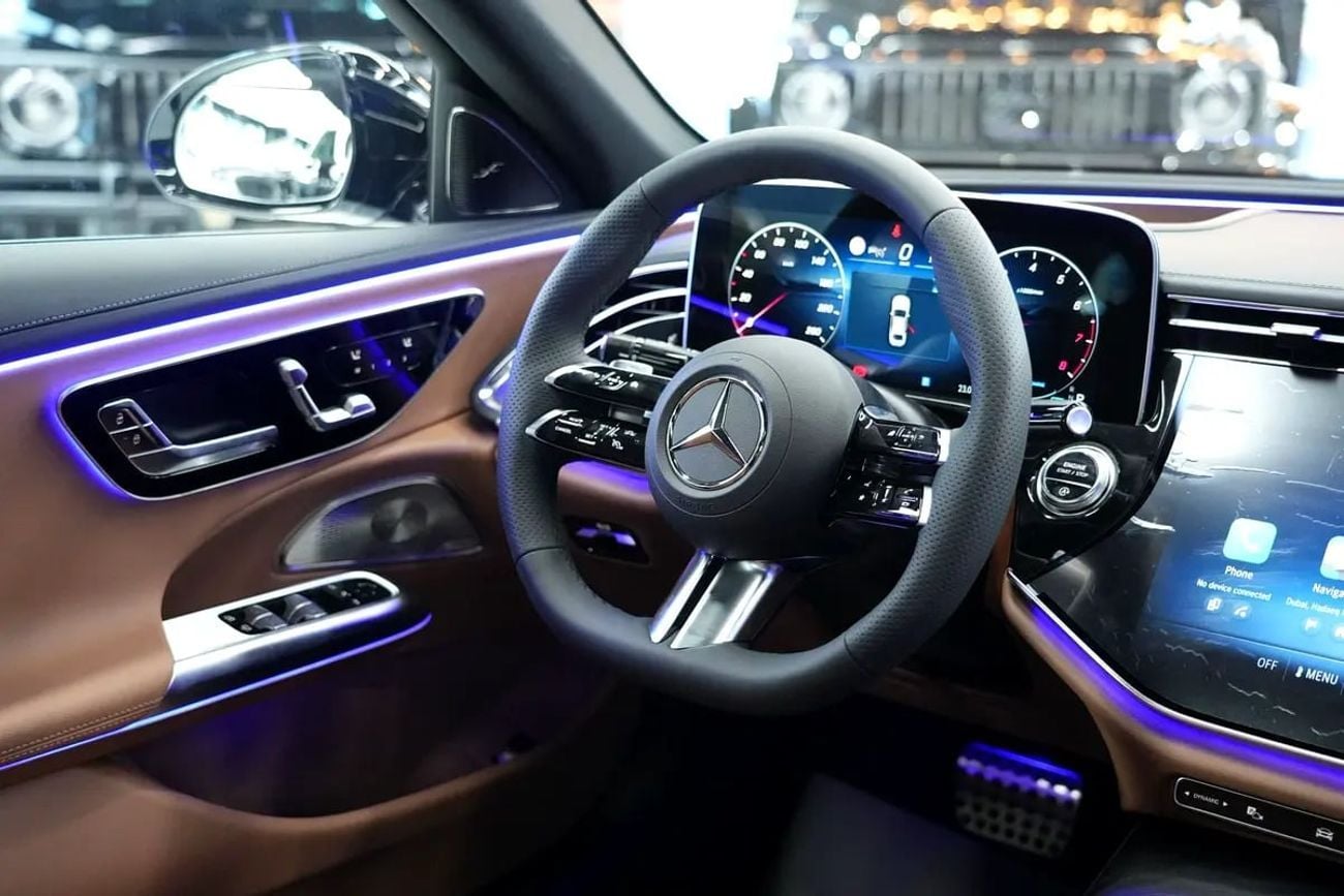 Mercedes Benz E300 E 300 | GCC 0km | Agency Warranty | AMG Package