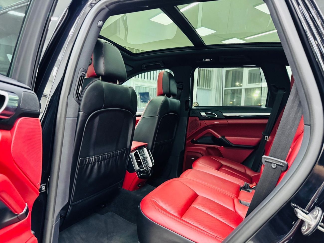 بورش كايان Platinum Edition