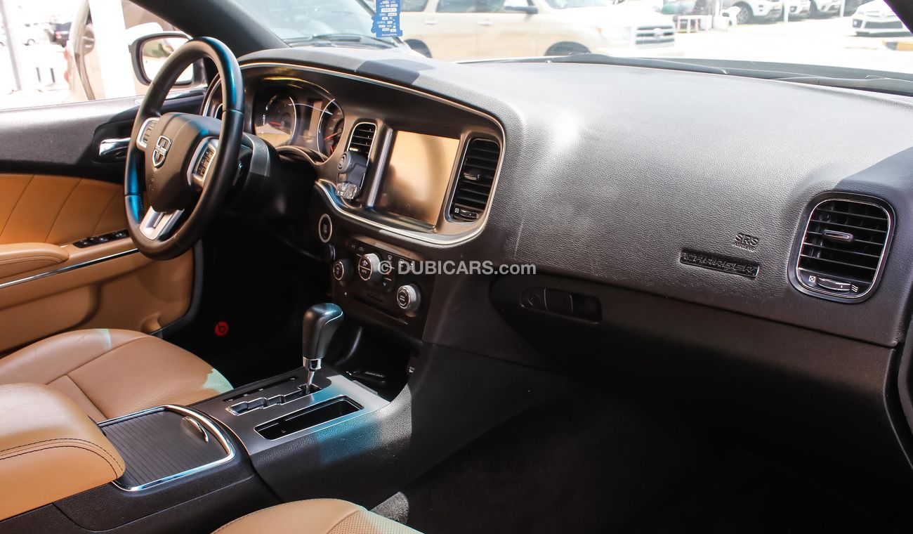 دودج تشارجر 2013 Hemi Rt Full options American specs sunroof DVD camera leather interiors