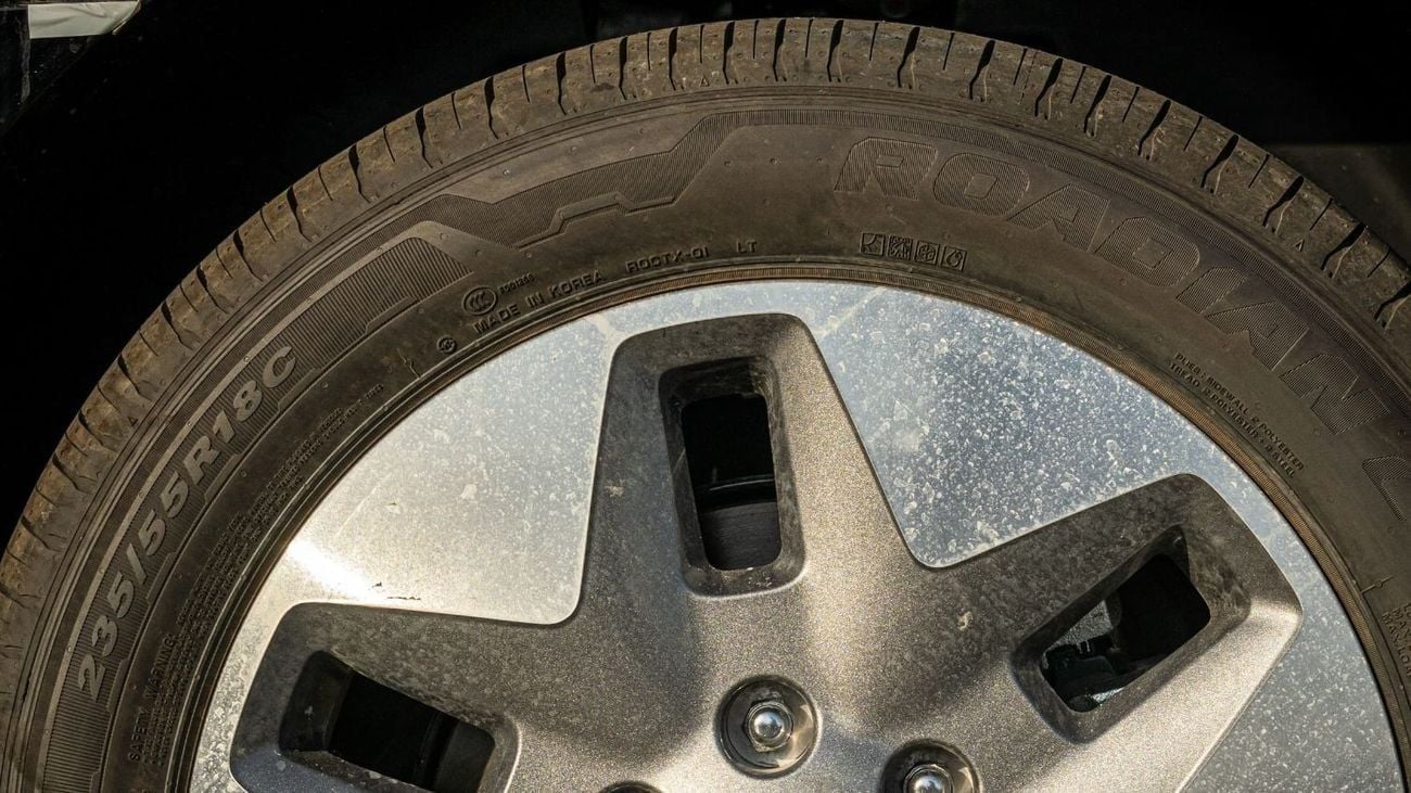 هيونداي ستاريا Premium 11-Seater Mid Option Panoramic Roof 2025YM