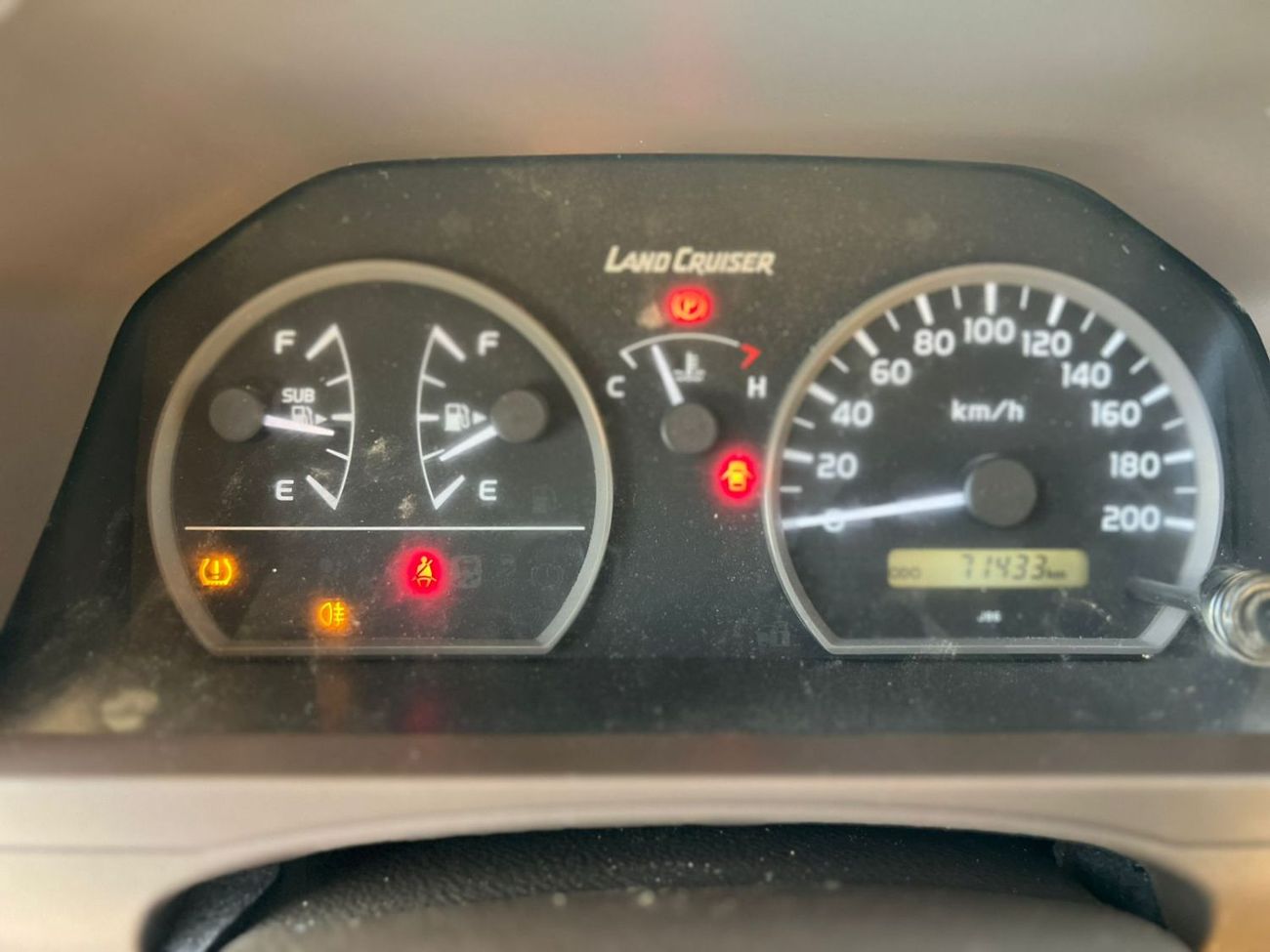 تويوتا لاند كروزر بيك آب 2018 Toyota Land Cruiser Pick up - Single Cabin - 4.0L V6 - AWD 4x4 - Patrol Manual - Fully Maintain