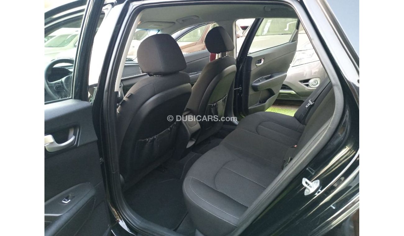 كيا أوبتيما وارد2016 رقم 2 رنجات  حساسات رنجات ومثبت سرعه وكاميرا خلفيه لاتحتاج الي مصاريف بحالة ممتازة