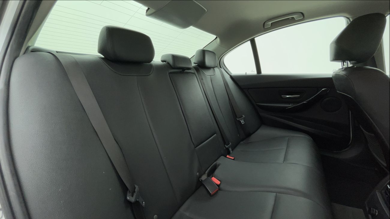 بي أم دبليو 318i EXCLUSIVE 1.5 | بدون دفعة مقدمة | اختبار قيادة مجاني للمنزل