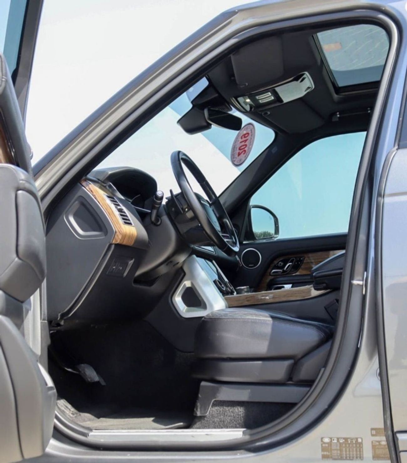 Land Rover Range Rover HSE 3.0L (375 HP) Range Rover GCC, Original Paint, Accident-Free, Full Service History, AED 3025 /Mo