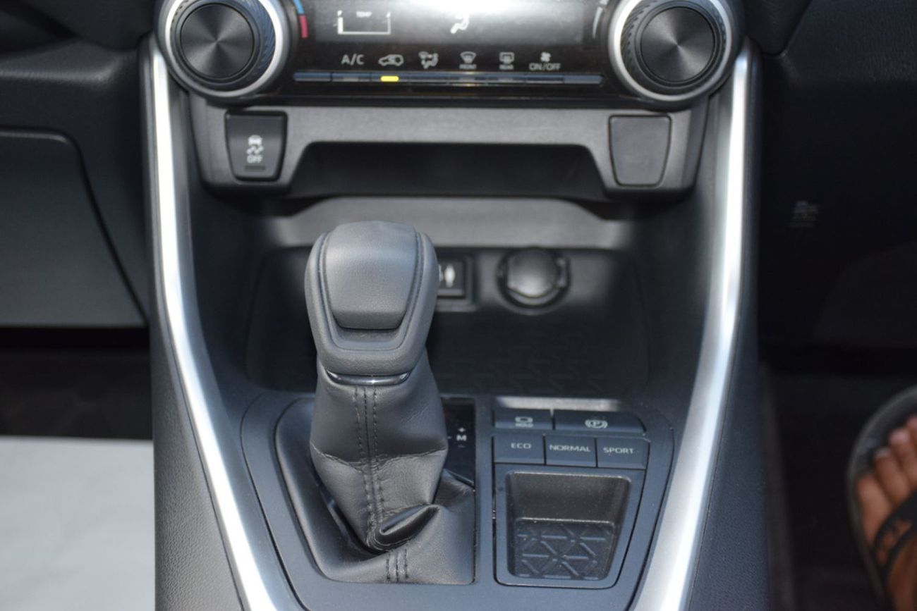 تويوتا راف ٤ LE 2.0L FWD Petrol