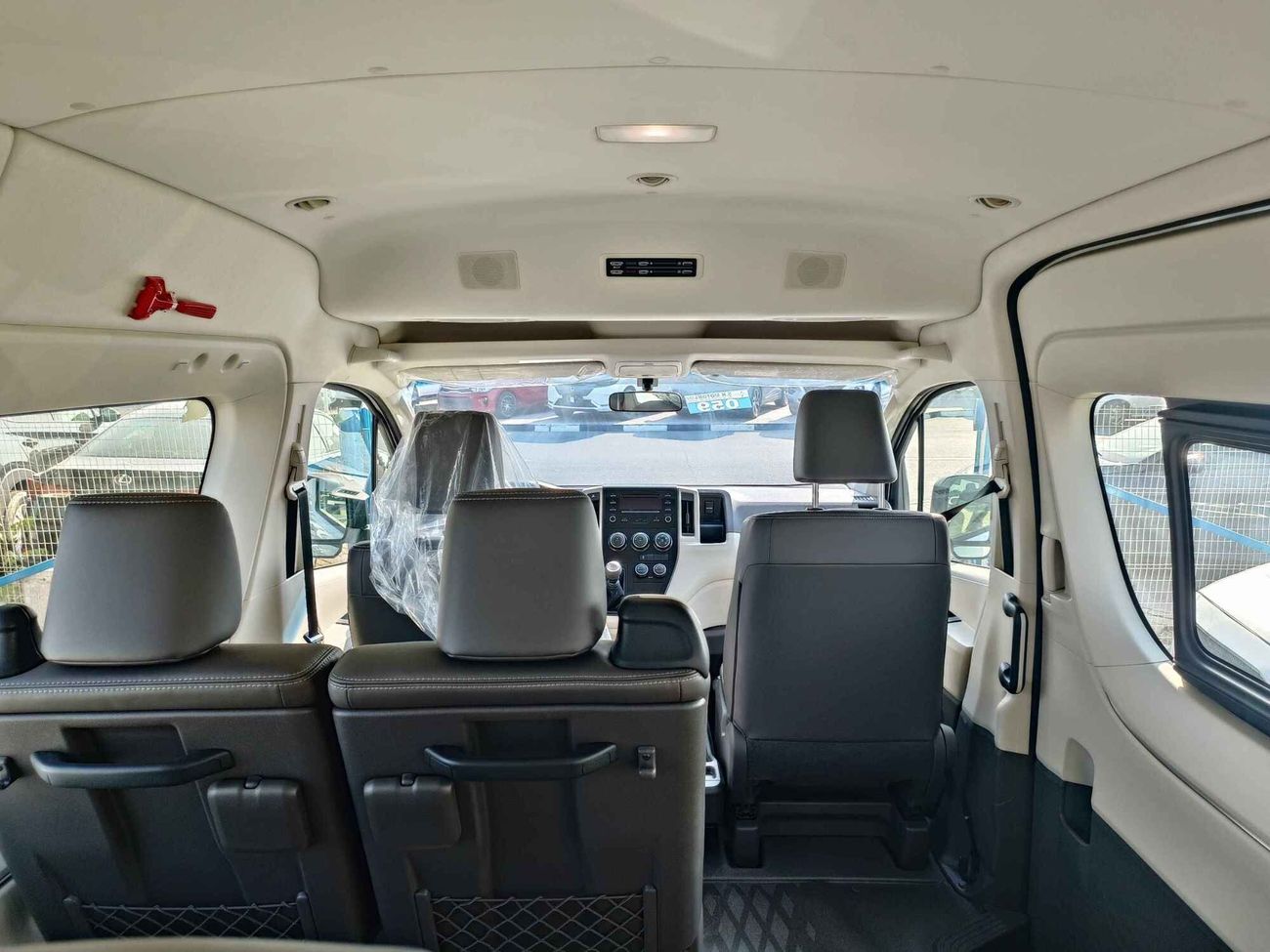 Toyota Hiace GL / 3.5L V6 PETROL / M/T / 13 SEATER / NEW SHAPE (CODE # 20583)