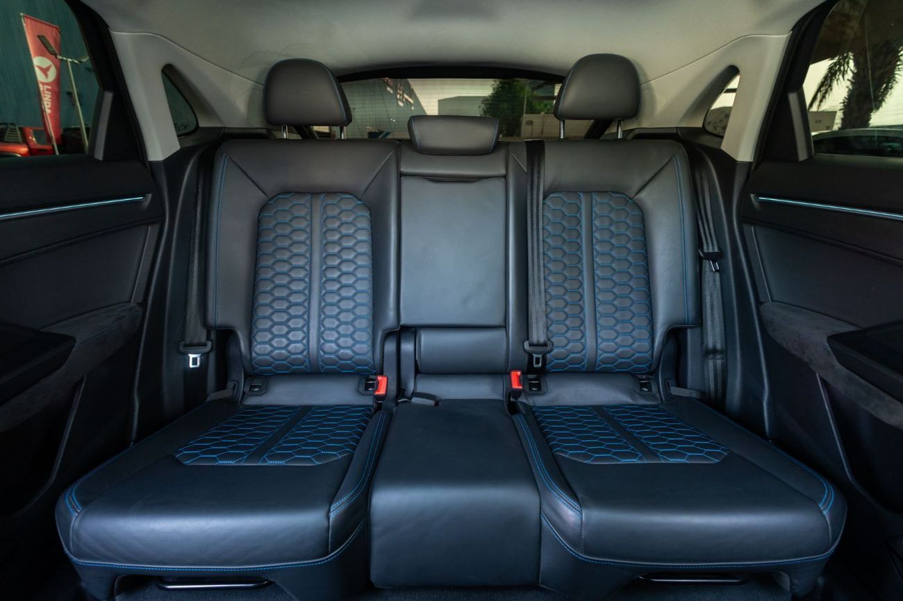 Audi RS Q3 TFSI quattro 2.5L SUV