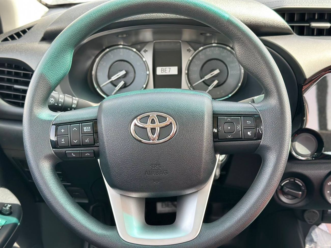 تويوتا هيلوكس S/C 2.7 لتر PTR M/T 4X4 // 2026 // خيار متوسط مع نوافذ كهربائية // عرض خاص // من فورمولا أوتو // للت