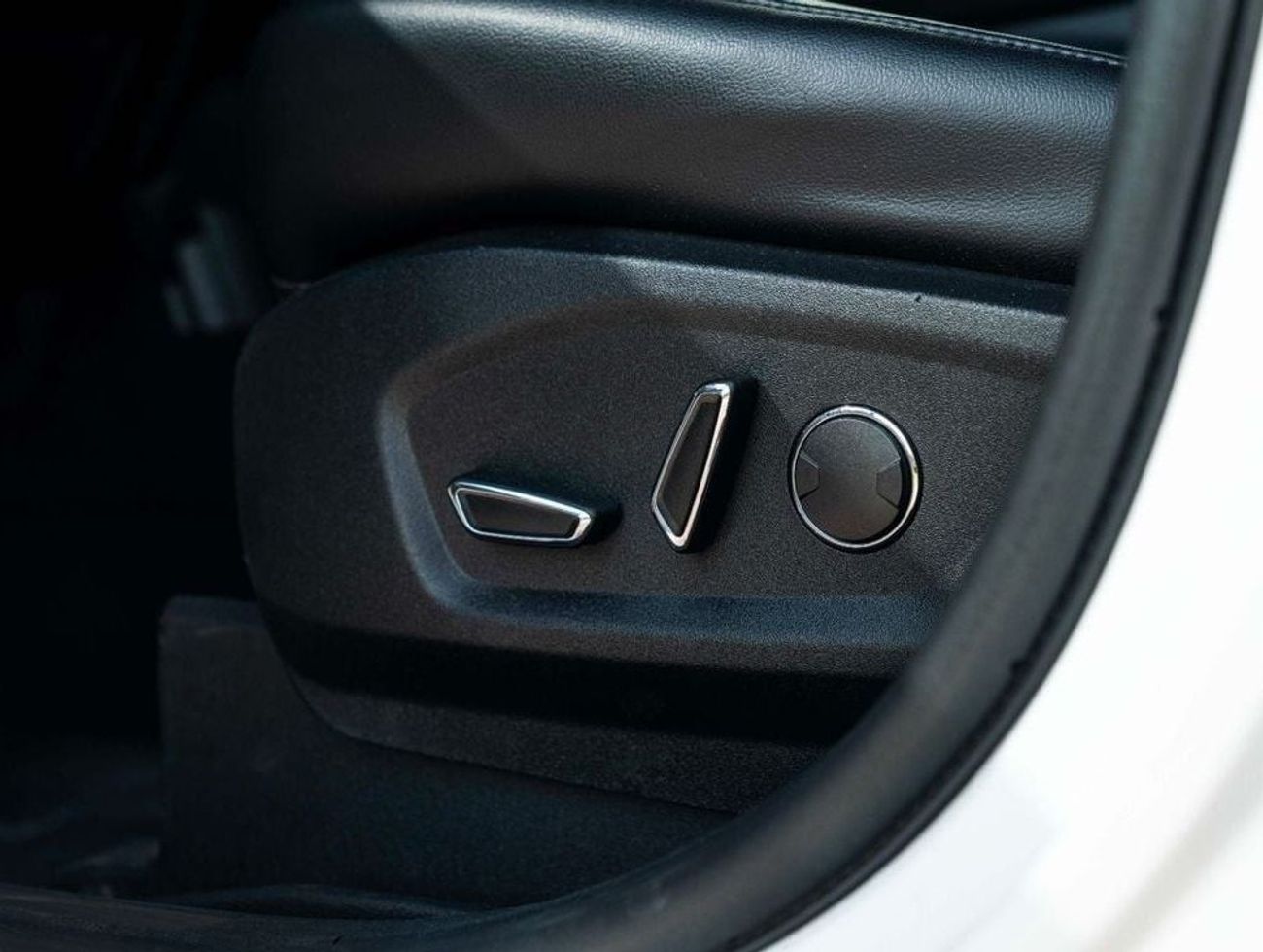 Ford Edge AED 1,573 PM • EDGE TITANIUM • ONLY 63,000 KM • FULL OFFICIAL FORD SERVICE HISTORY • FULLY LOADED