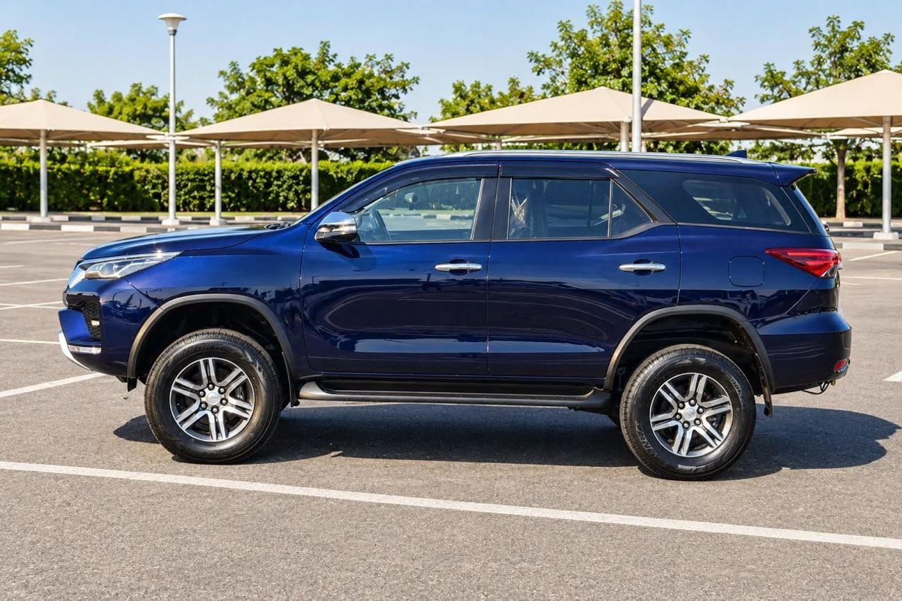 Toyota Fortuner 2.8L Cylinder 4 Diesel Automatic Gear 7 seaters 5 Doors Right Hand Drive 2.8L Diesel Automatic RHD