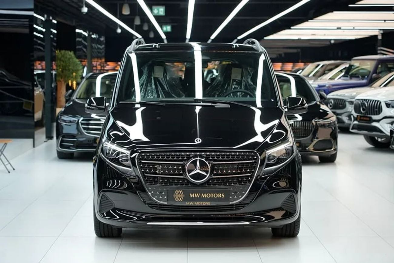 Mercedes Benz V300 V-LINE Mercede-Benz V 300 | GCC 0km | Agency Warranty | 360 View | 64 colors Ambeint Ligh