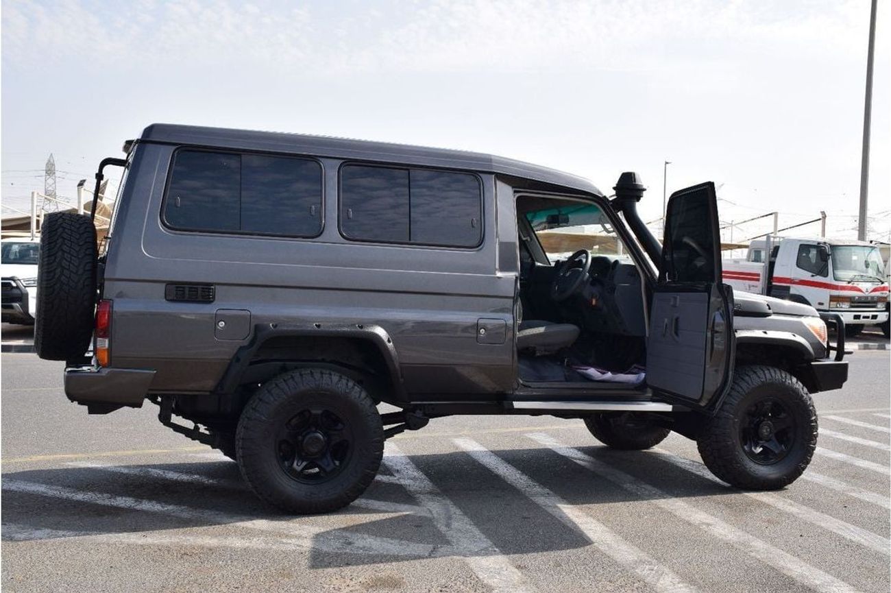 تويوتا لاند كروزر 70 Std 4.5L 4WD