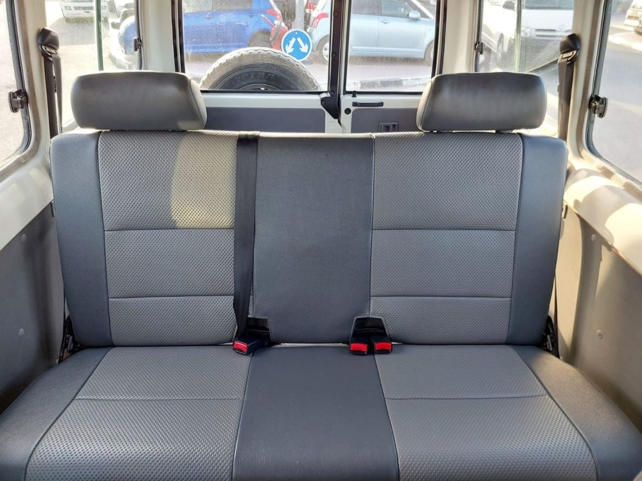 تويوتا لاند كروزر TOYOTA LAND CRUISER SUV RHD 2017 MODEL 4.2 L DIESEL MANUAL(PM89605)