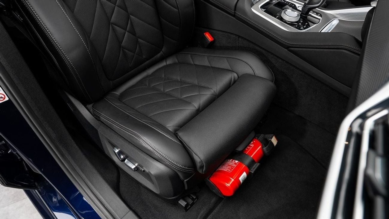 BMW X6 XDrive40i - 2023 - GCC Specs - Under Warranty and Service Contract