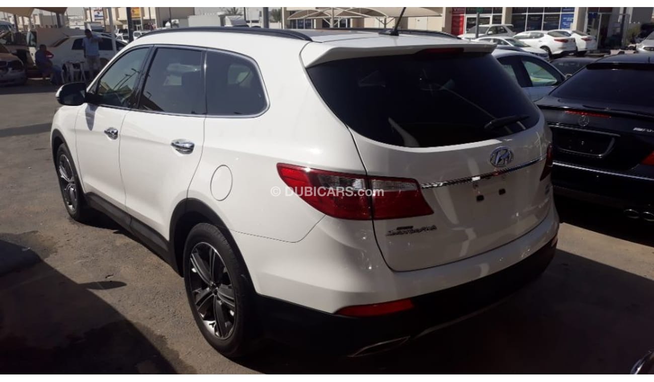 Hyundai Santa Fe 2014 Model Grand santafe V6 3.3 ltr full options Gulf specs panorama navigation camera leather seat