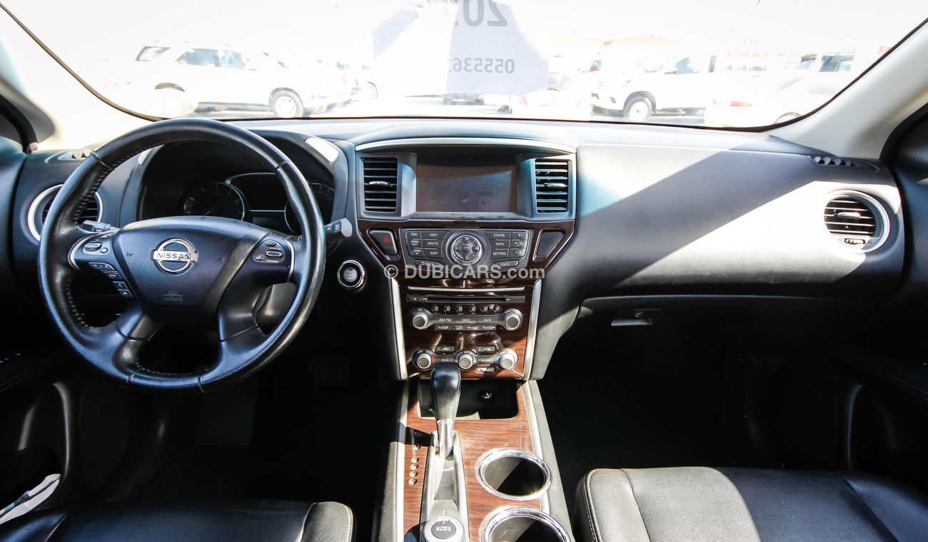 Nissan Pathfinder SV 4WD