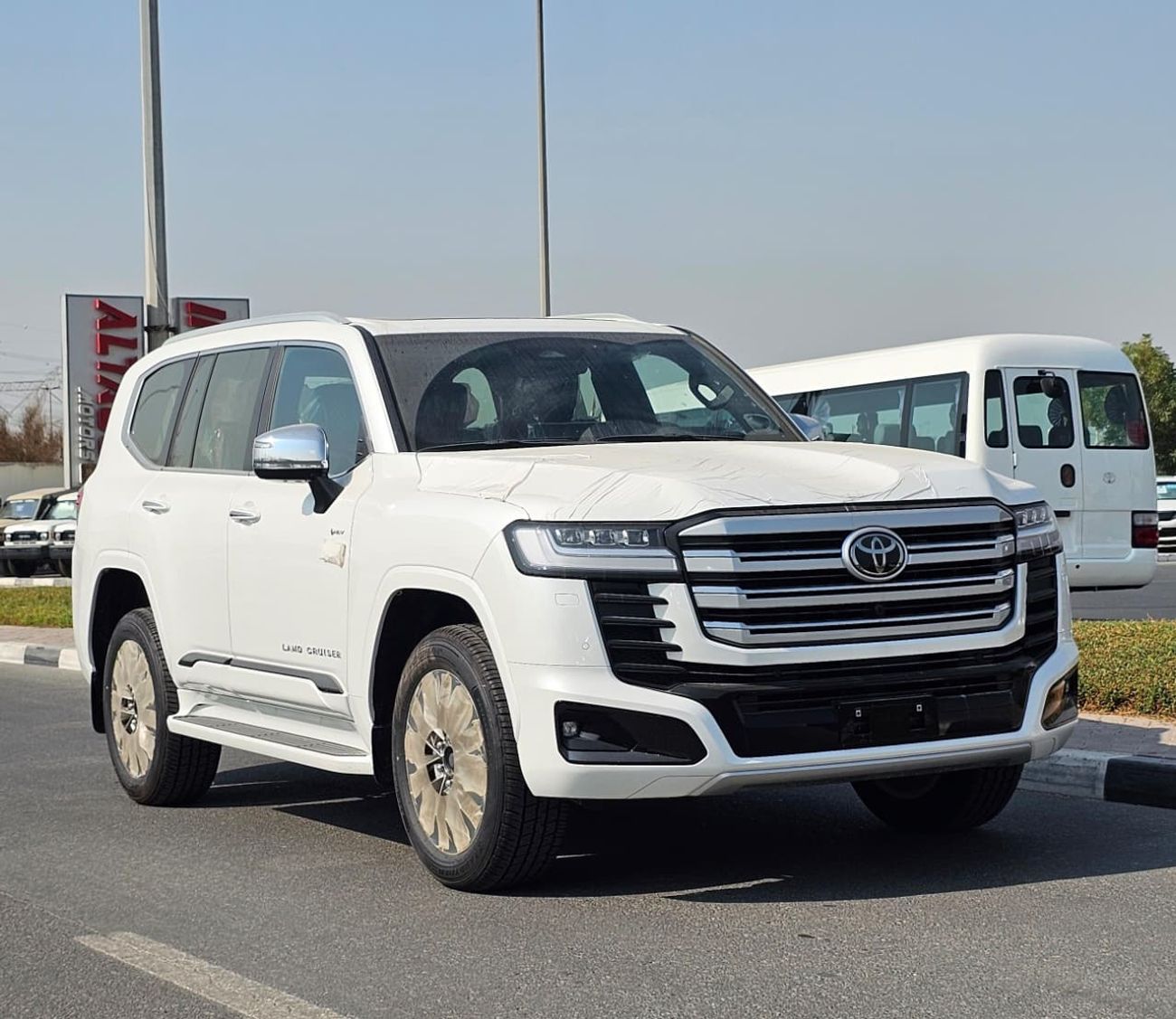 تويوتا لاند كروزر 3.5T VXR Hybrid