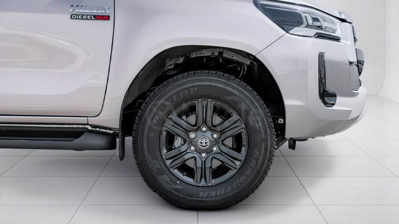 Toyota Hilux  HILUX DC 2.8 DIESEL MHEV AT 4WD | 2-YEAR WARRANTY + SERVICE AVAILABLE | IN-HOUSE FINANCING | 0% DOWN