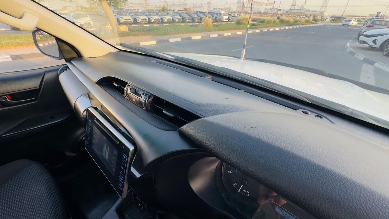 Toyota Hilux HEAVY-DUTY BULL BAR | 2.4L DIESEL ENGINE | MANUAL TRANSMISSION | 4WD