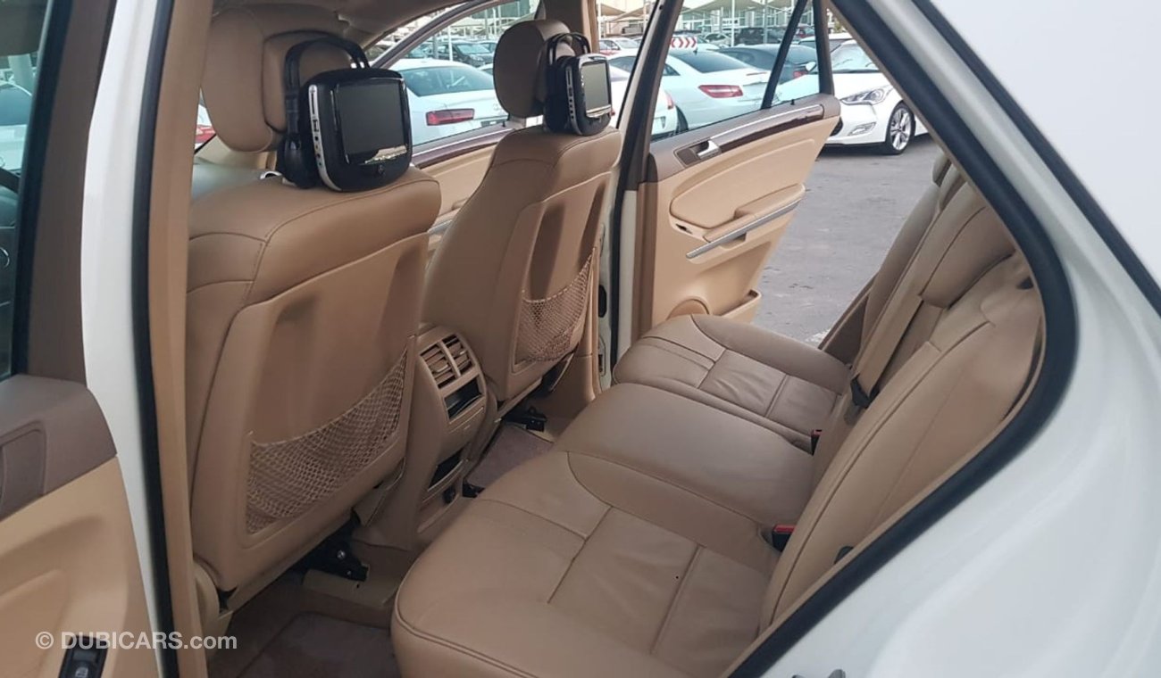 مرسيدس بنز ML 350 موديل 2011 خليجي حاله ممتازه من الداخل والخارج فل مواصفات كراسي جلد ومثبت سرعه وتحكم كهربي كامل ونظا