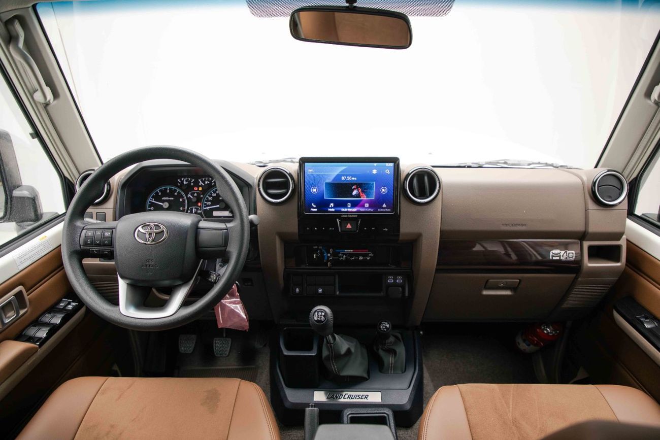 تويوتا لاند كروزر LC76 Hardtop 2.8L - White Inside Saddle Tan | Export Only