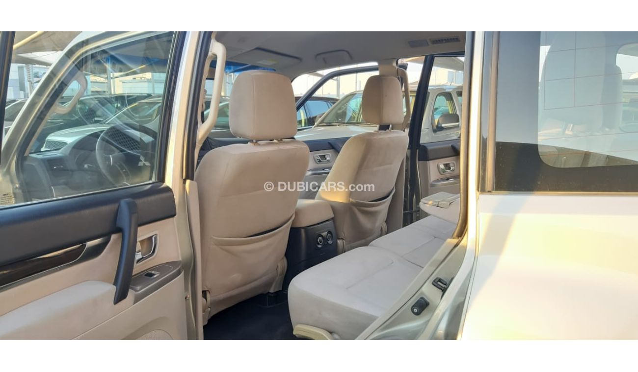 Mitsubishi Pajero Gulf Dye Agency No. 2, cruise control, rear camera, remote control, in excellent condition, you do n