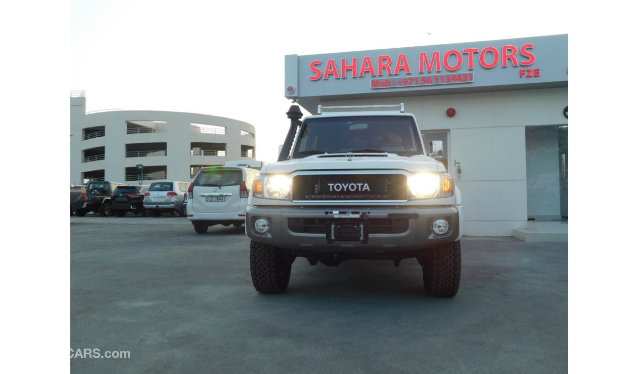 Toyota Land Cruiser 76 HARDTOP  LX DLX V8 4.5 L MT