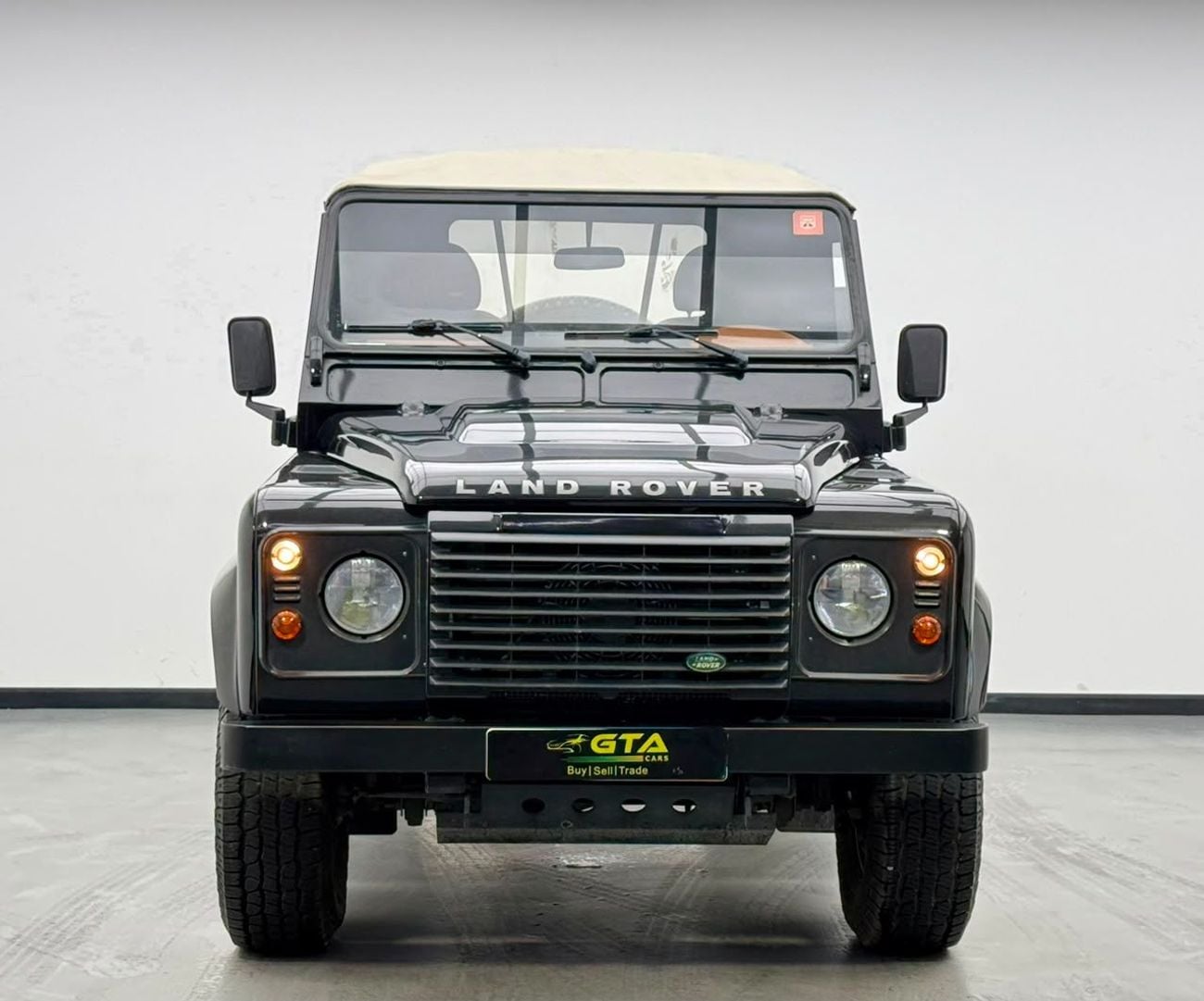 لاند روفر ديفندر 90 2009 Land Rover Defender 90, Excellent Condition, GCC Specs.