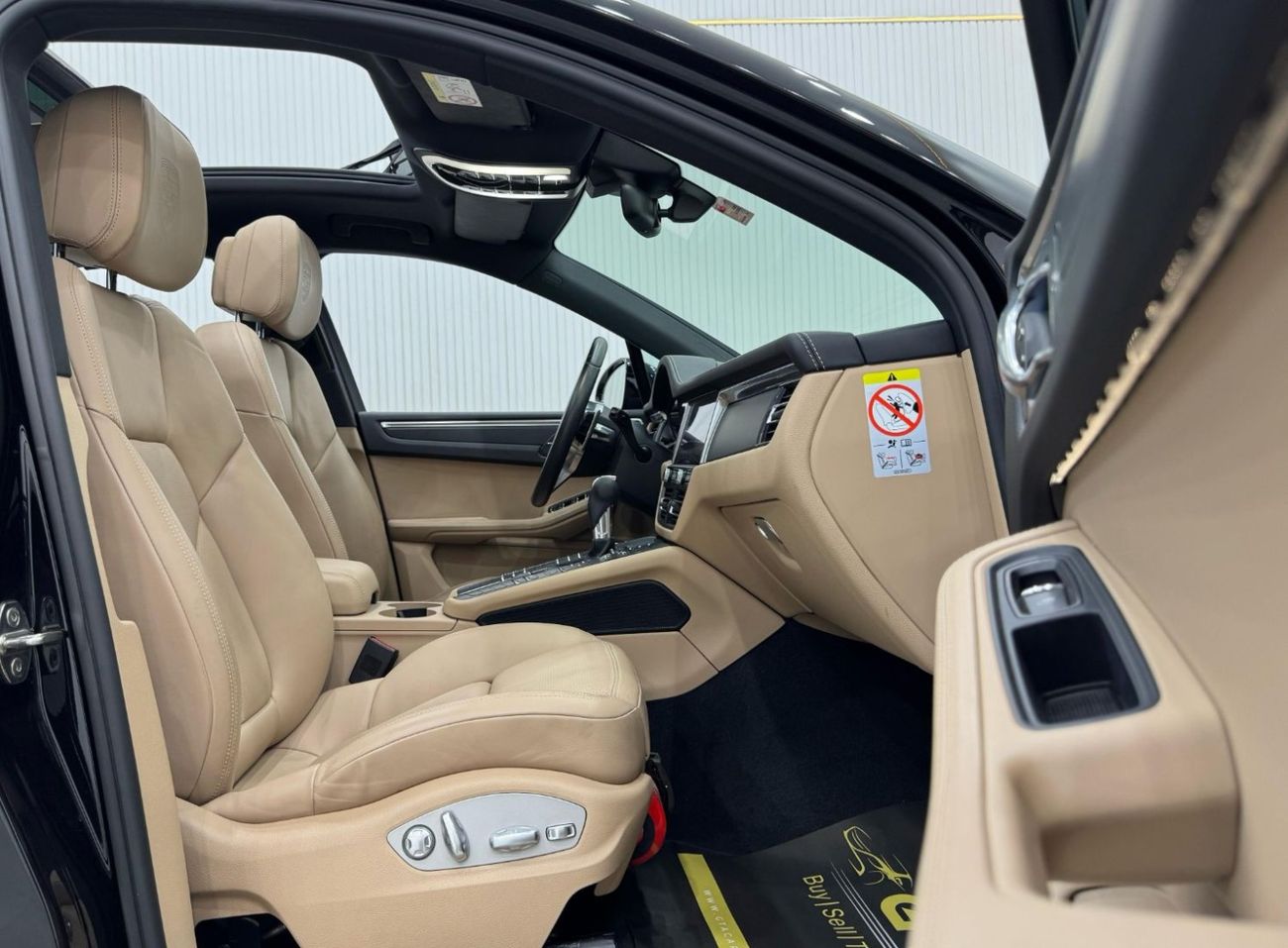 Porsche Macan Std 2.0L (252 HP) 2021 Porsche Macan, 1 Year Warranty, Full Agency Service History, GCC