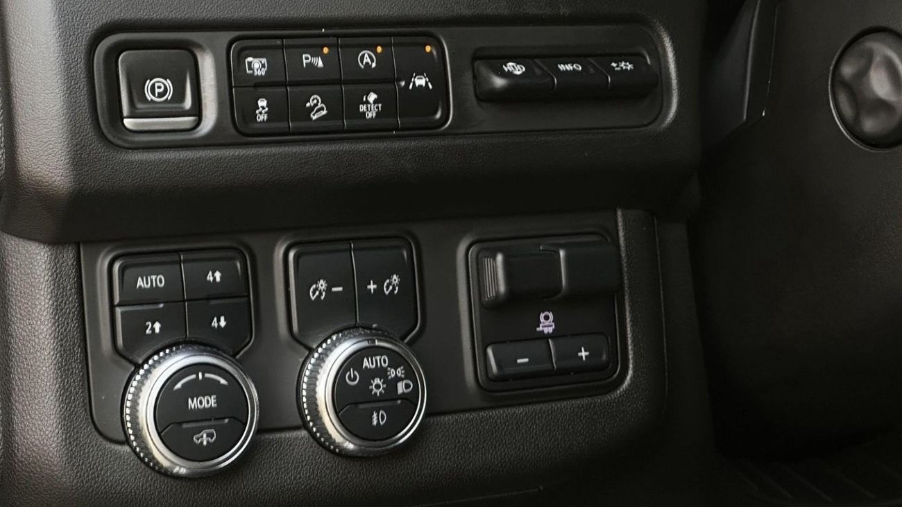 GMC Yukon AT4 | V8 | GCC | Agency Warranty