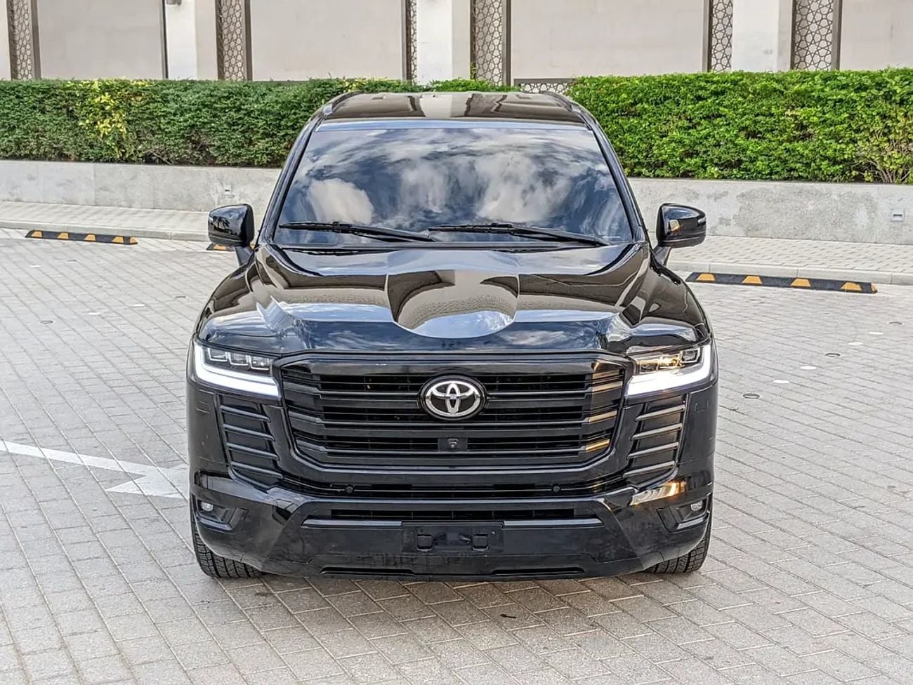 Toyota Land Cruiser GXR FACELIFTED WITH INTERIOR AND EXTERIOR GCC IN EXCELLENT CONDITION