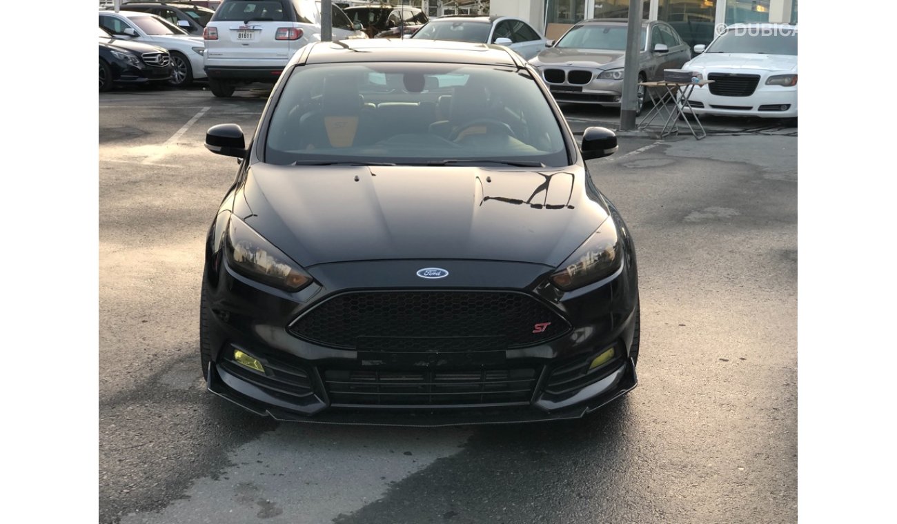 Ford Focus Ford Focus ST model 2017 GCC car prefect condition full option low mileage